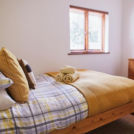The Old Dairy - Boutique Countryside Cottage At Harrys Cottages Pen-y-Clawdd Eksteriør bilde