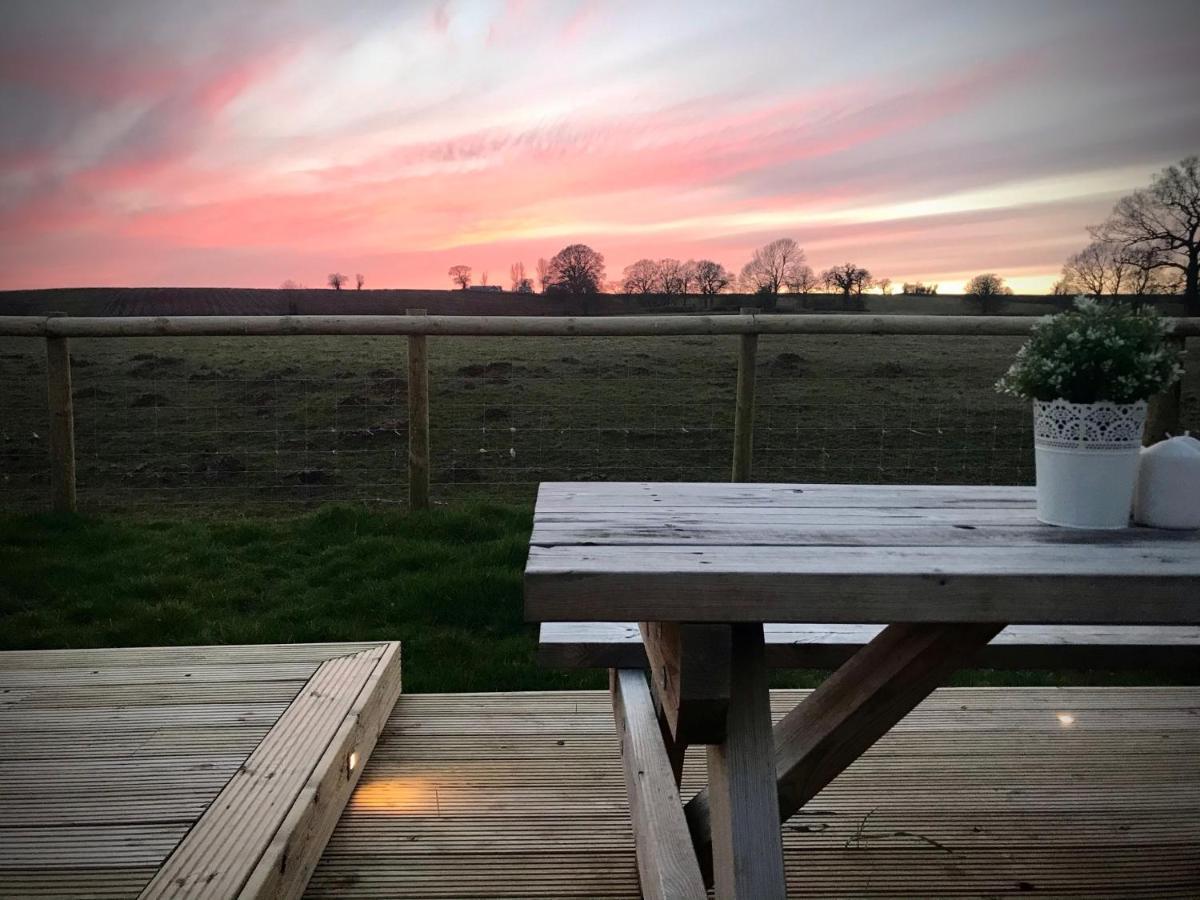 The Old Dairy - Boutique Countryside Cottage At Harrys Cottages Pen-y-Clawdd Eksteriør bilde